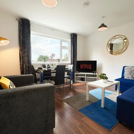 Jesswood Properties: Spacious 2-Bedroom Apartment with Parking Hinckley Exterior photo
