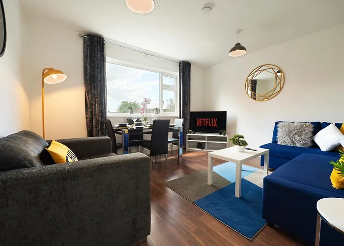 Spacious And Bright 2 Bedroom Apartment, Sleeps 6, 1St Floor With Free Parking, Business And Leisure By Jesswood Properties