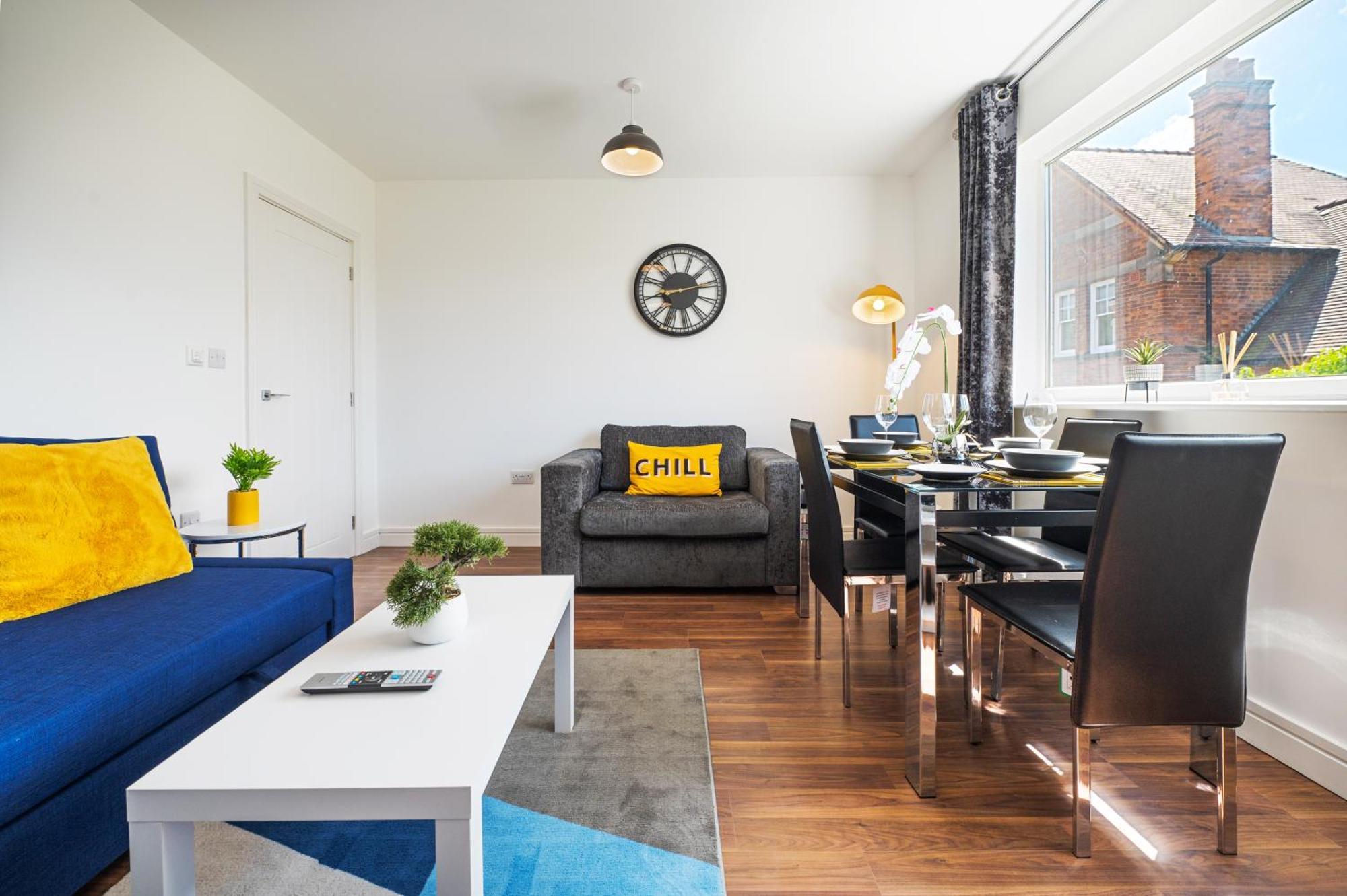 Jesswood Properties: Spacious 2-bedroom With Parking Apartment *