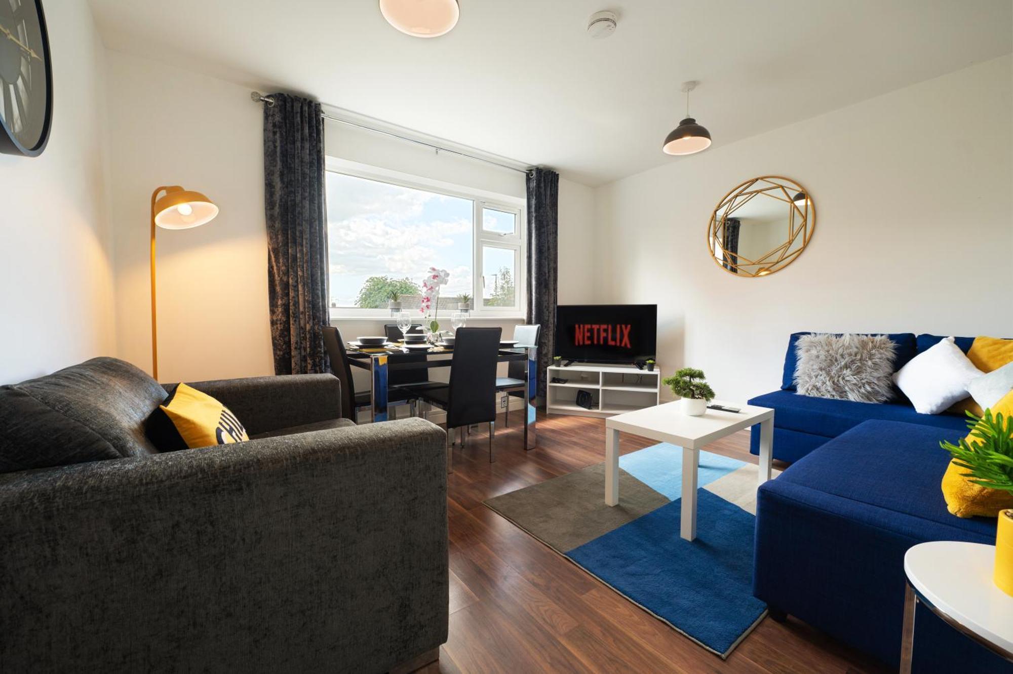 Jesswood Properties: Spacious 2-bedroom With Parking Hinckley
